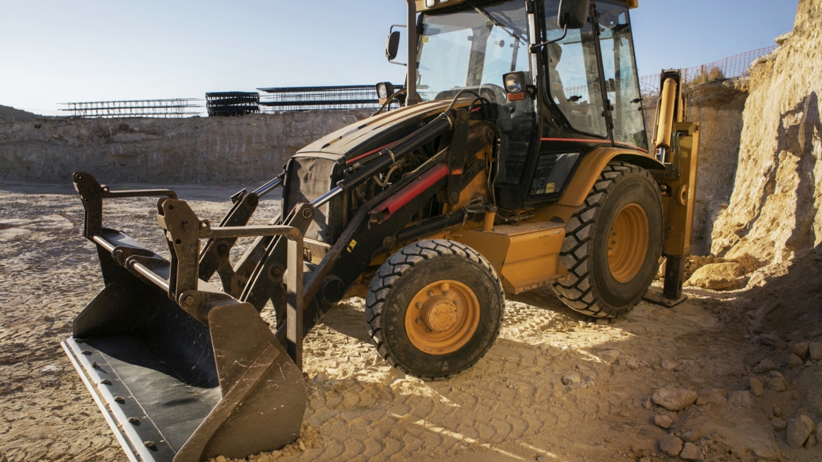 excavator-digging-ground-day-light